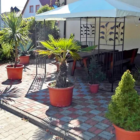 Via Eberle - Vinothek Und Gaestezimmer Grunstadt
