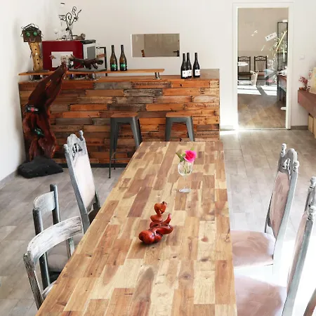 Via Eberle - Vinothek Und Gaestezimmer ゲストハウス